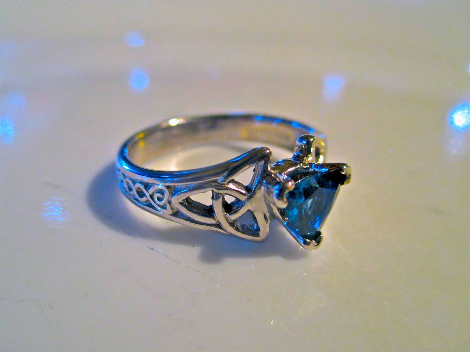 14K White Gold Celtic Love Knot Ring with Sapphire
