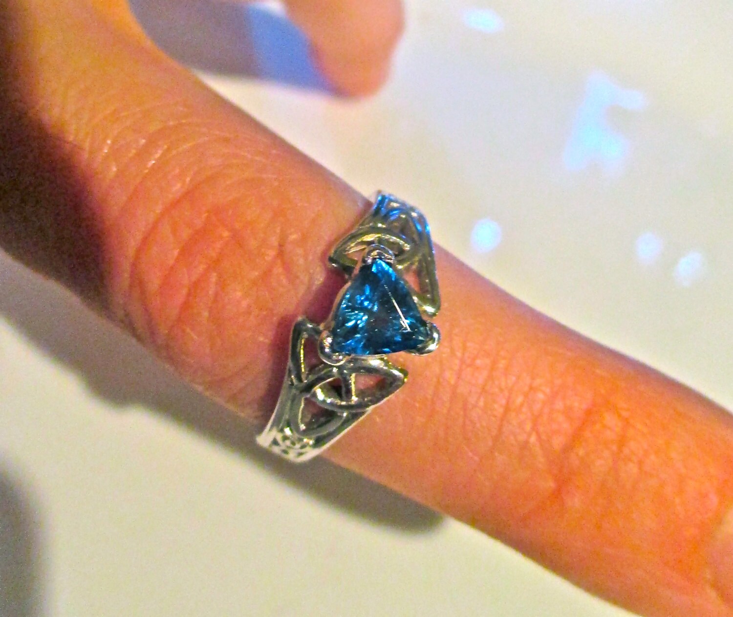 14K White Gold Celtic Love Knot Ring with Sapphire