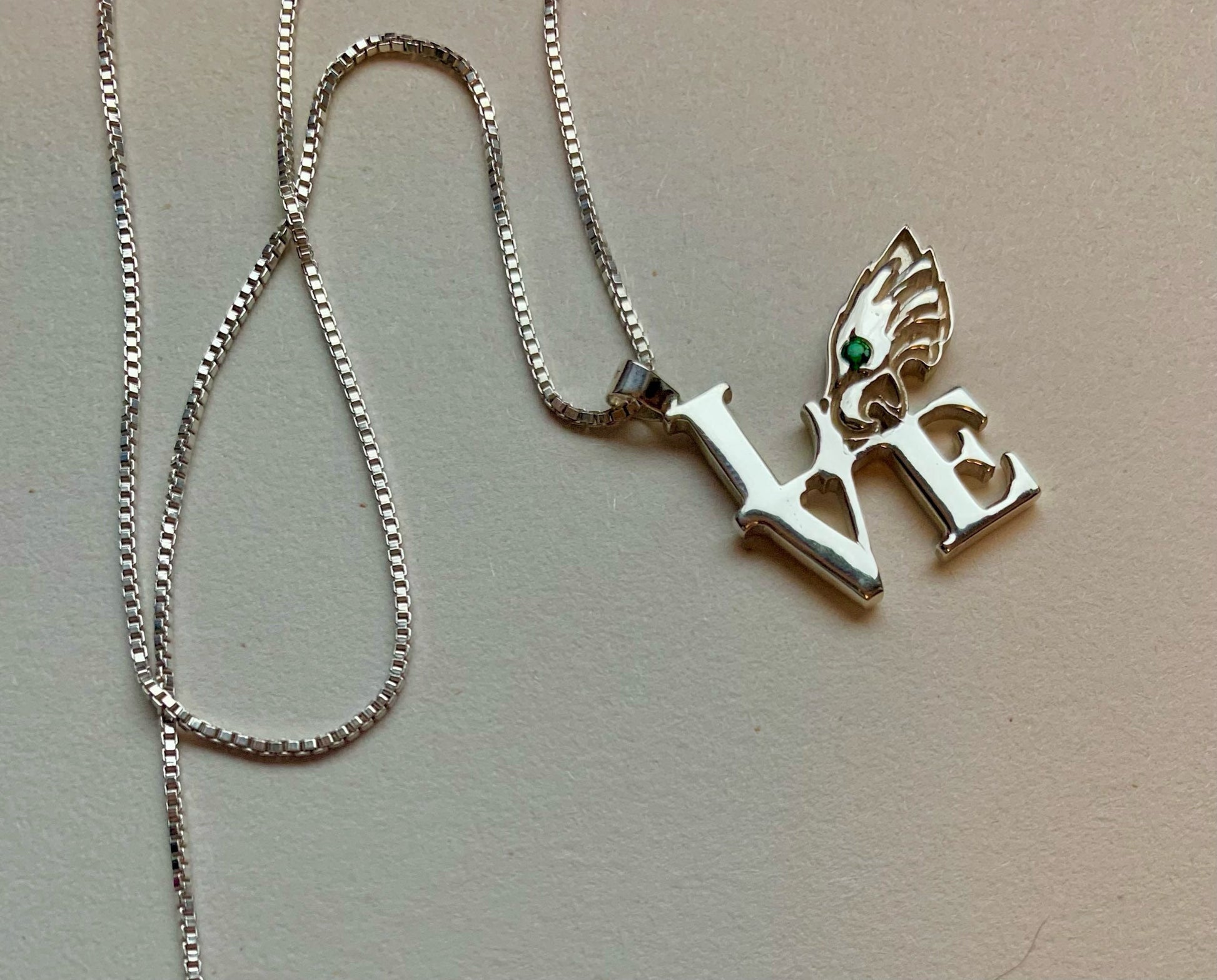 Philadelphia Eagles jewelry  Philly LOVE Pendant Eagles Necklace